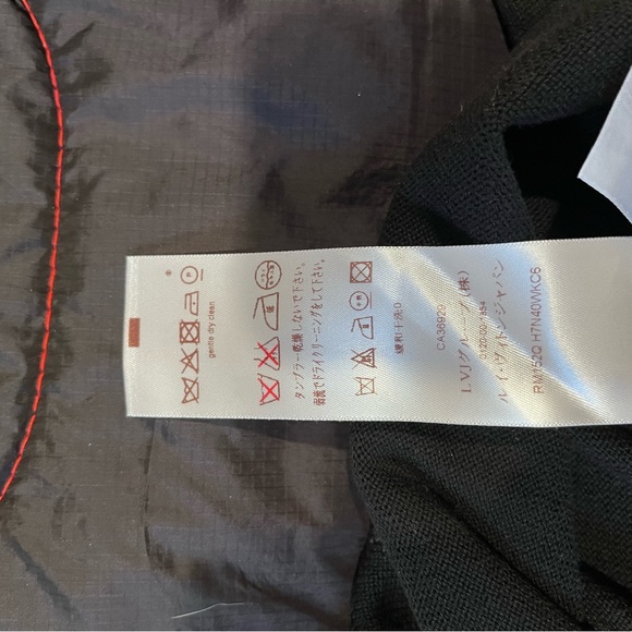 Louis Vuitton V Hoodie - Picture 5 of 6